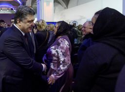 Petro Poroshenko rewards relatives of "Hundreds of Heaven"