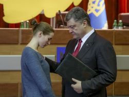 Петро Порошенко вручає ордер на квартиру