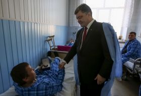 Петро Порошенко у госпіталі