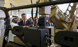 Петр Порошенко на выставке IDEX-2015