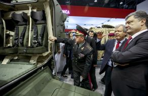 Петр Порошенко на выставке IDEX-2015