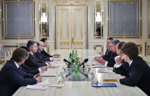 Petr Poroshenko and Philip Hammond