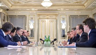 Petr Poroshenko and Philip Hammond