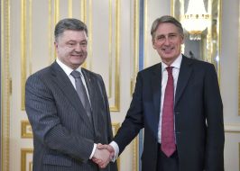 Petr Poroshenko and Philip Hammond