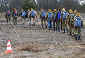 Military training of paratroopers