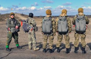 Military training of paratroopers