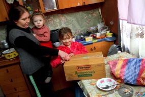 Woman opens food set