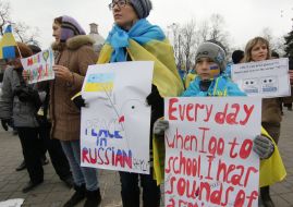 Акция "Живая цепь в защиту украинского Мариуполя"