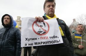 Акция "Живая цепь в защиту украинского Мариуполя"