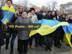 Акция "Живая цепь в защиту украинского Мариуполя"