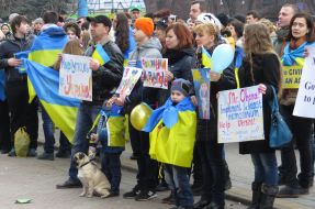 Акция "Живая цепь в защиту украинского Мариуполя"