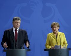 Petro Poroshenko and Angela Merkel