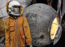 Rescue capsule spacecraft