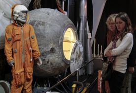 Rescue capsule spacecraft