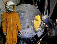 Rescue capsule spacecraft