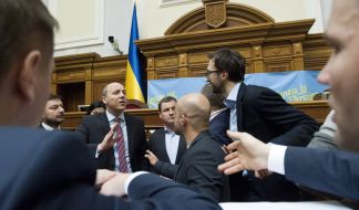 Blocking of rostrum of parliament