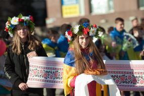 People greeted fighters