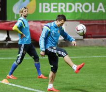 Anatoliy Tymoshchuk and Eugene Konoplyanka