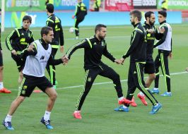 Train Spain national football team