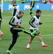 Train Spain national football team