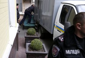 Paddy wagons near Pechersk district court