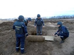 Пиротехники обезвредили авиабомбу ФАБ-250 времен войны