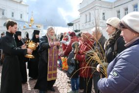 Иеромонах о. Демаскил во время Вербного воскресенья