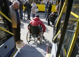 Журналист на инвалидной коляске