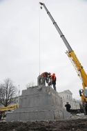Dismantling of the stele in Kharkov