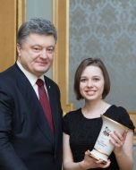 Петр Порошенко наградил Марию Музычук орденом "За заслуги"