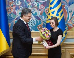 Петр Порошенко наградил Марию Музычук орденом "За заслуги"