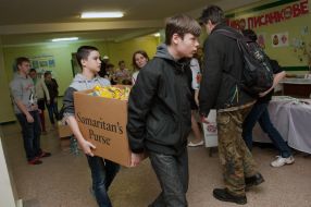 Students carry boxes with food