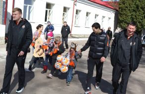 Players of FC "Shakhtar" visited settlers