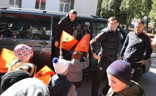 Players of FC "Shakhtar" visited settlers