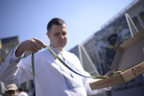 Presentation of the longest in Ukraine blue and yellow baubles