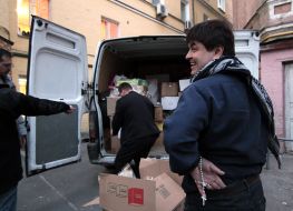 Andrey Pavlenko and volunteers