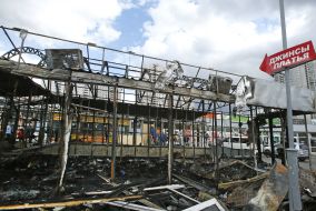 Последствия пожара возле станции метро "Позняки"