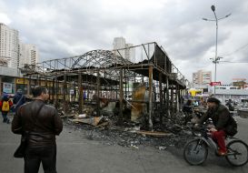 Последствия пожара возле станции метро "Позняки"