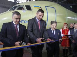 Vitaliy Klitschko and Dmitriy Kiva