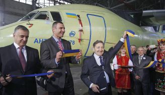 Vitaliy Klitschko and Dmitriy Kiva