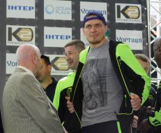 Александр Усик