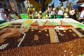 Bakers spread cupcakes