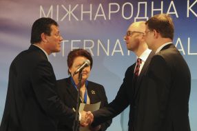 Марош Шевчович, Лаймдота Страуюма, Арсений Яценюк и Валдис Домбровскис