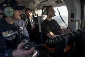 Арсений Яценюк в вертолете