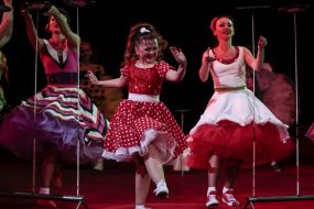 HorsesAttraction with plates 