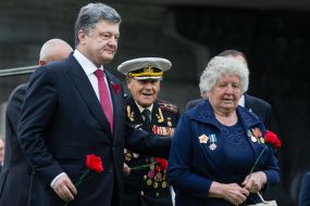 Petro Poroshenko during the opening of the installation "Ukraine... War..."