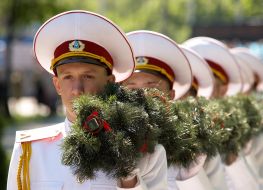 Участники возложения цветов