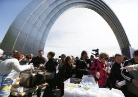 Участники праздничного митинга