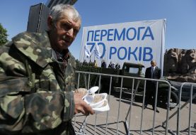 Участник праздничного митинга