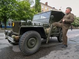 Військова техніка 